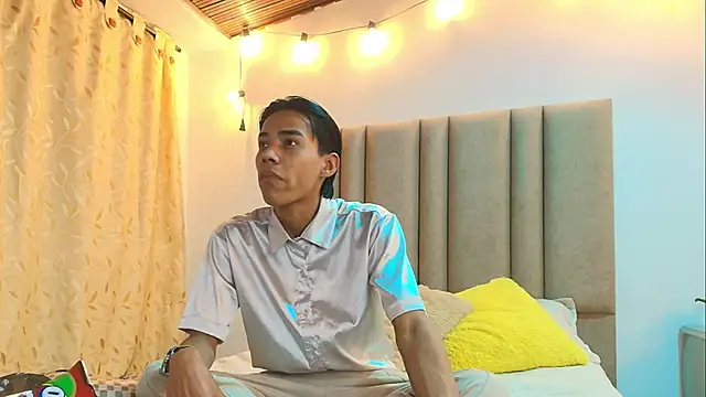 Snapshot of camilo_nom chatting on October 4, 4:17 am camilo nom online show from October 4, 4:17 am
