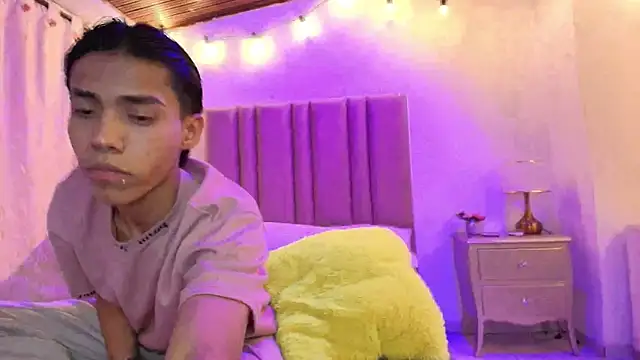 Snapshot of camilo_nom chatting on September 27, 4:10 am camilo nom online show from September 27, 4:10 am