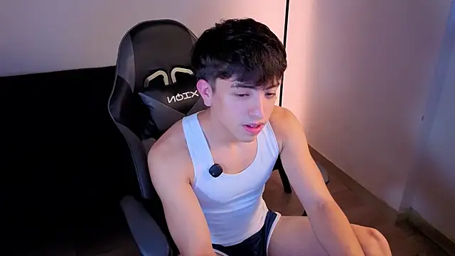 onlinenico online show from April 7, 11:05 pm