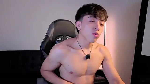 onlinenico online show from March 31, 10:11 pm