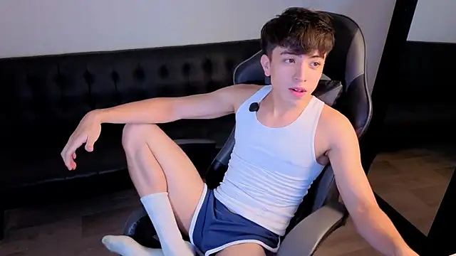 onlinenico online show from April 6, 10:10 pm