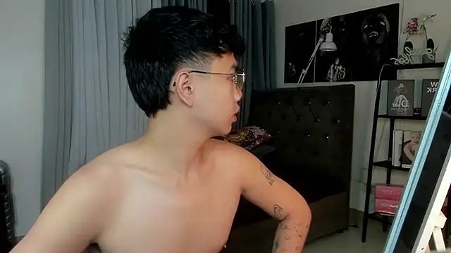 Snapshot of mightyhotcock chatting on October 3, 5:40 pm mightyhotcock online show from October 3, 5:40 pm