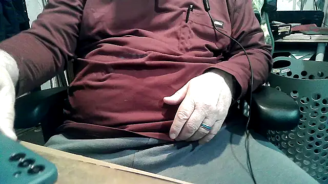 georgeww62 online show from April 25, 11:57 pm