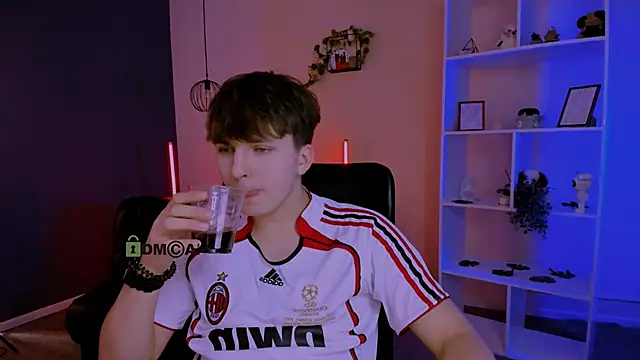 travis wolf  online show from March 22, 12:32 pm