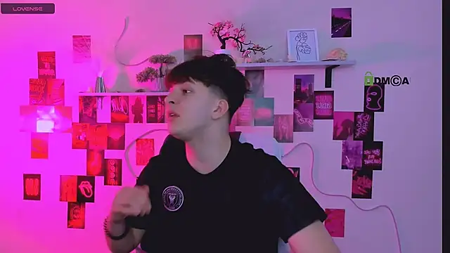 travis wolf  online show from April 15, 8:58 am