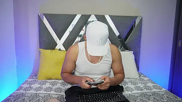 Snapshot of massimo_vidal_ chatting on October 7, 1:04 pm massimo vidal online show from October 7, 1:04 pm