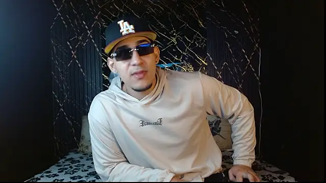 massimo vidal  online show from February 4, 11:05 am