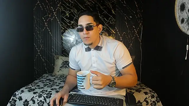 massimo vidal  online show from February 12, 1:28 pm