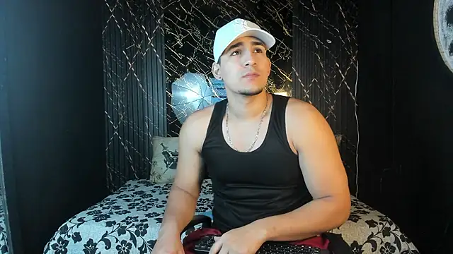 massimo vidal  online show from February 13, 1:38 pm