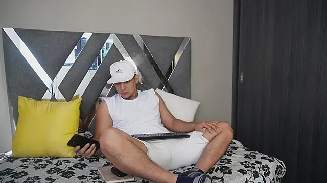 Snapshot of massimo_vidal_ chatting on September 25, 1:10 pm massimo vidal online show from September 25, 1:10 pm