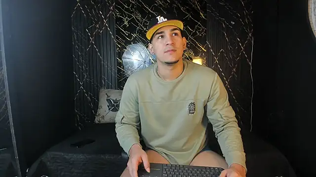 massimo vidal  online show from February 23, 1:57 pm