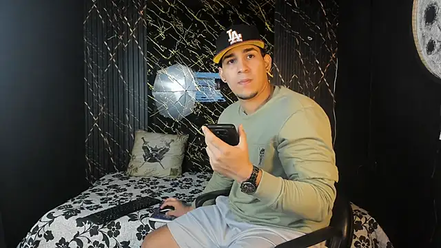 massimo vidal  online show from February 10, 1:49 pm