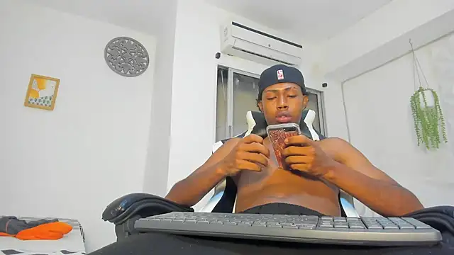 Snapshot of Jax_Maliq chatting on October 8, 2:05 am Jax Maliq online show from October 8, 2:05 am
