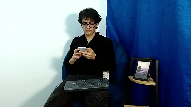 lil azmodeuss online show from September 13, 2:45 am
