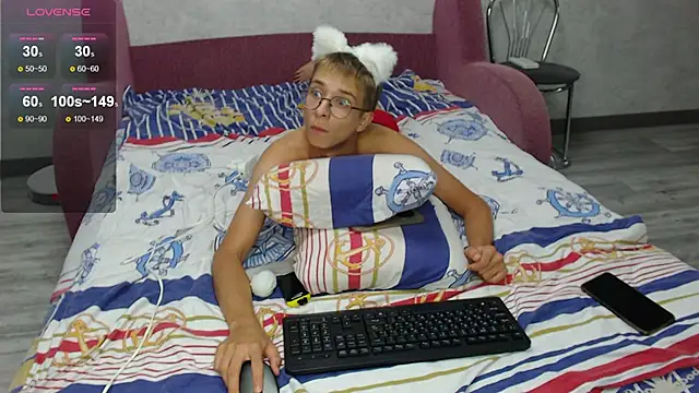 glasses cat online show from September 10, 3:05 am