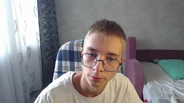 glasses cat online show from September 20, 9:42 am