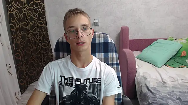 glasses cat online show from September 21, 5:13 pm
