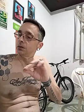 Snapshot of dinho_carioca chatting on October 17, 5:39 pm dinho carioca online show from October 17, 5:39 pm