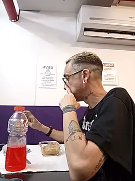 dinho carioca online show from April 12, 4:52 pm