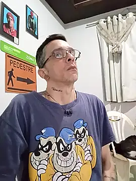 Snapshot of dinho_carioca chatting on October 23, 1:42 am dinho carioca online show from October 23, 1:42 am