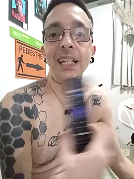 Snapshot of dinho_carioca chatting on October 14, 4:08 am dinho carioca online show from October 14, 4:08 am