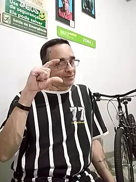 Snapshot of dinho_carioca chatting on September 14, 1:18 am dinho carioca online show from September 14, 1:18 am