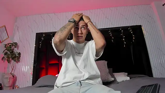 liaamsmiith  online show from March 23, 12:55 pm