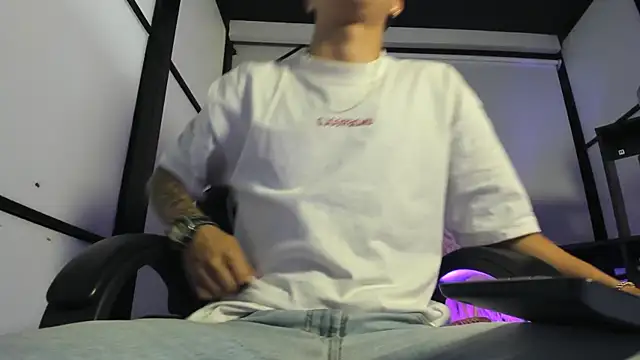 liaamsmiith  online show from February 24, 12:39 pm