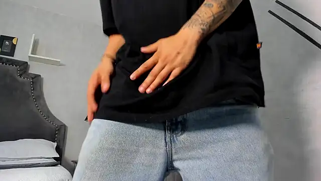 liaamsmiith  online show from October 16, 12:35 pm