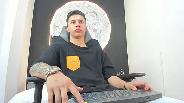 liaamsmiith  online show from October 20, 12:20 pm