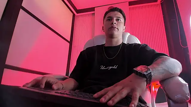 liaamsmiith  online show from March 12, 12:46 pm