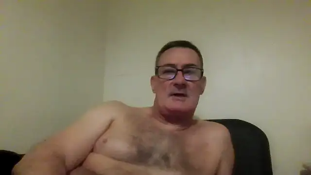 Snapshot of goldenman59 chatting on November 1, 4:33 pm goldenman59 online show from November 1, 4:33 pm