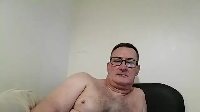 Snapshot of goldenman59 chatting on October 29, 1:14 pm goldenman59 online show from October 29, 1:14 pm