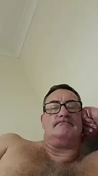 Snapshot of goldenman59 chatting on October 17, 11:31 pm goldenman59 online show from October 17, 11:31 pm