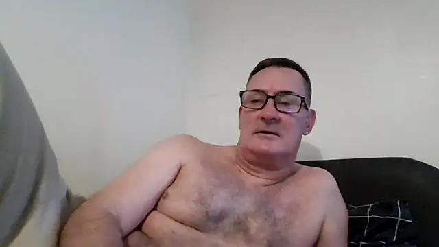 Snapshot of goldenman59 chatting on October 27, 2:30 pm goldenman59 online show from October 27, 2:30 pm