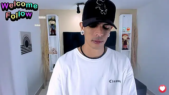 Snapshot of Franvill_Trato chatting on October 10, 8:24 pm Franvill Trato online show from October 10, 8:24 pm