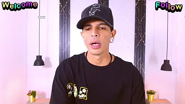Snapshot of Franvill_Trato chatting on September 24, 7:23 pm Franvill Trato online show from September 24, 7:23 pm