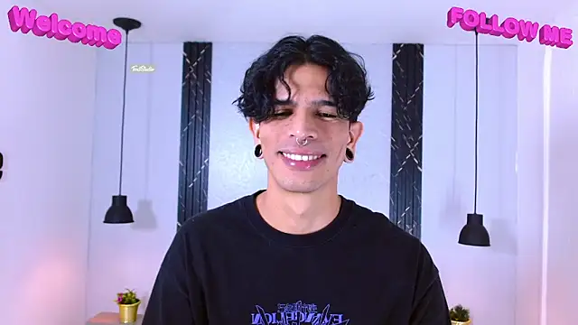 Snapshot of Franvill_Trato chatting on October 6, 5:28 pm Franvill Trato online show from October 6, 5:28 pm