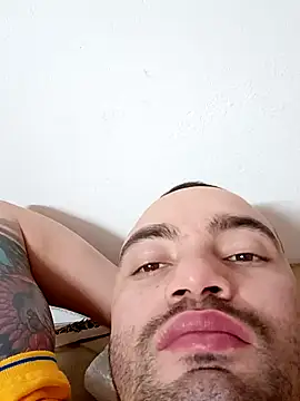 Snapshot of este_juan chatting on October 14, 6:04 pm este juan online show from October 14, 6:04 pm