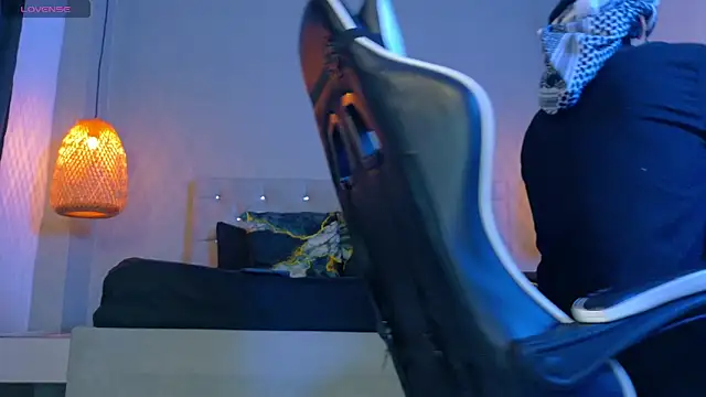 Thaiel Fosteer online show from April 22, 8:41 am