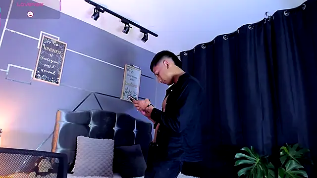 Snapshot of oliver_mr_ chatting on October 3, 8:58 pm oliver mr online show from October 3, 8:58 pm