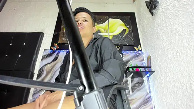 luiferrodri online show from December 22, 4:31 am