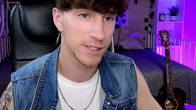 Snapshot of mark_caron chatting on October 17, 8:35 pm mark caron online show from October 17, 8:35 pm