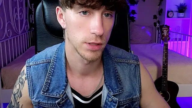 Snapshot of mark_caron chatting on October 18, 8:58 pm mark caron online show from October 18, 8:58 pm