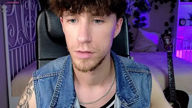 Snapshot of mark_caron chatting on October 12, 9:53 pm mark caron online show from October 12, 9:53 pm