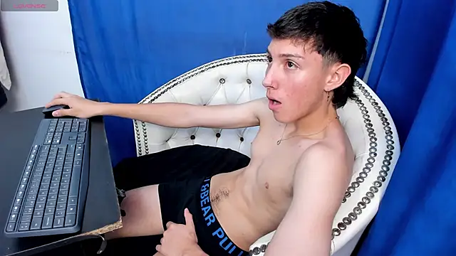 Snapshot of LittleDanny_ chatting on October 3, 3:28 pm LittleDanny online show from October 3, 3:28 pm