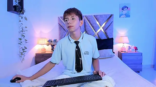 Snapshot of Hyunjin_Son chatting on October 24, 10:44 pm Hyunjin Son online show from October 24, 10:44 pm