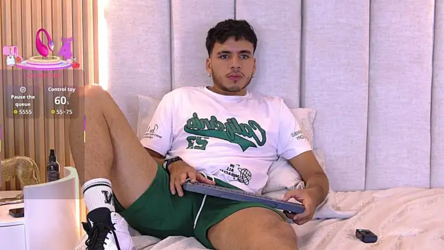 Snapshot of AlexanderJordan chatting on September 26, 3:04 am AlexanderJordan online show from September 26, 3:04 am