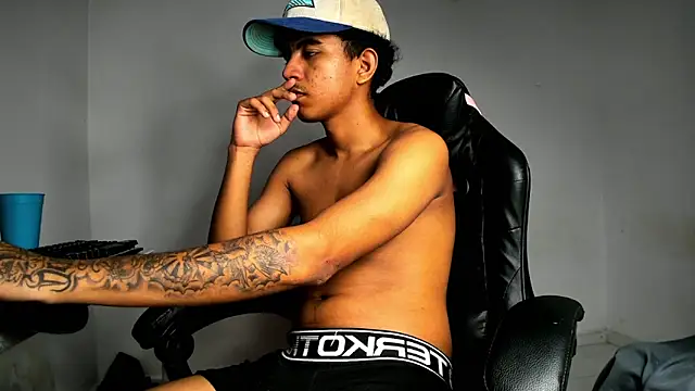 alluringangel0 online show from October 31, 6:15 am