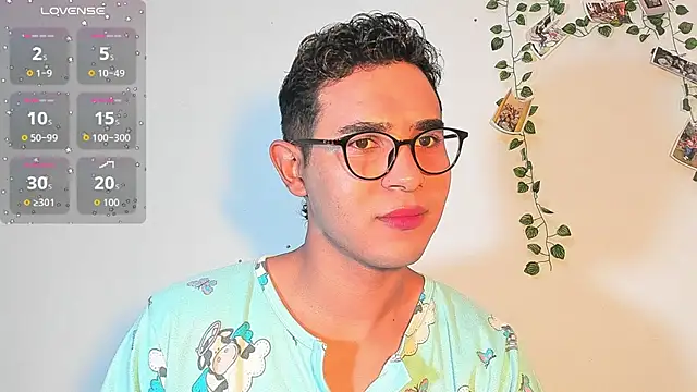 Snapshot of cute_sammy_1 chatting on October 4, 11:37 am cute sammy 1 online show from October 4, 11:37 am